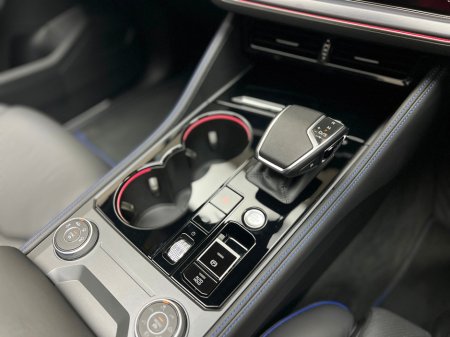 2025 Volkswagen Touareg - thumbnail 21