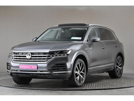 2019 Volkswagen Touareg - view 3