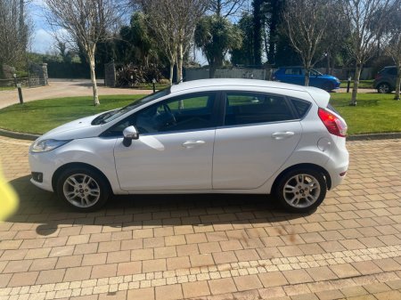 2017 Ford Fiesta - view 3