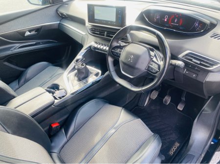 2022 Peugeot 5008 - thumbnail 11