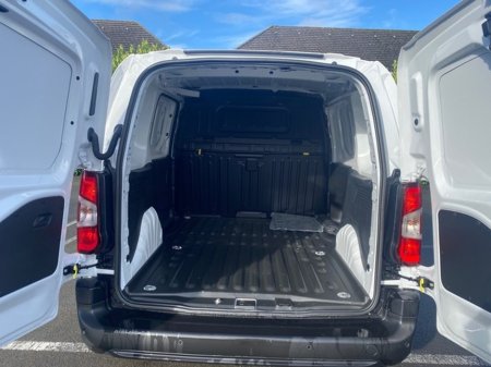 2025 Toyota Proace City SWB GX 100HP 650KGS €26,950 thumbnail