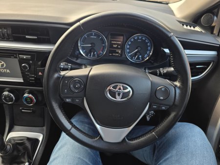 2016 Toyota Corolla - thumbnail 9