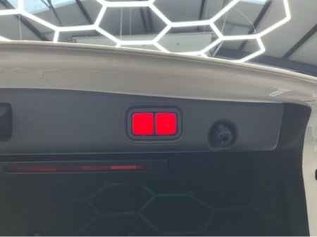 2018 Mercedes-Benz E Class 2018 MERCEDES-BENZ E350E AVANTGARDE SPORTS 2.0 AUTOMATIC / CRUISE CONTROL / 360° PARKING CAMERA / ELECTRIC MEMORY & HEATED SEATS / PADDLE SHIFTERS / PANORAMIC SUNROOF / HEATED REAR SEATS thumbnail