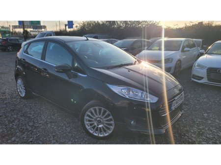 2015 Ford Fiesta - thumbnail 1