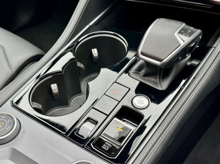 2025 Volkswagen Touareg - thumbnail 22