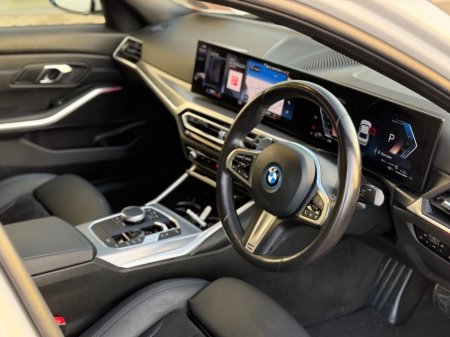 2024 BMW 3 Series - thumbnail 6