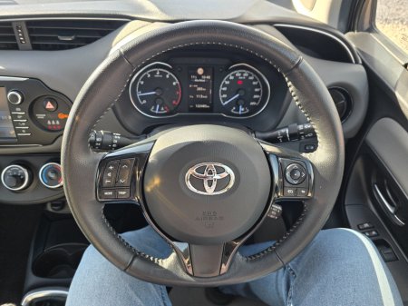 2019 Toyota Yaris - thumbnail 9