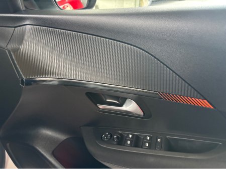 2023 Peugeot 208 - thumbnail 4