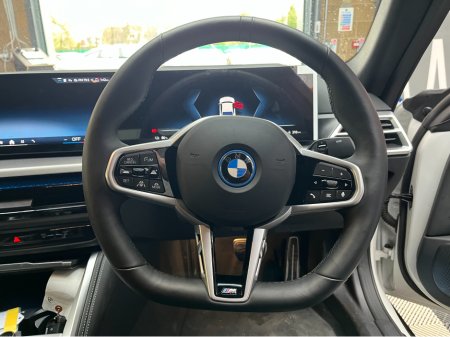 2025 BMW i4 - thumbnail 10