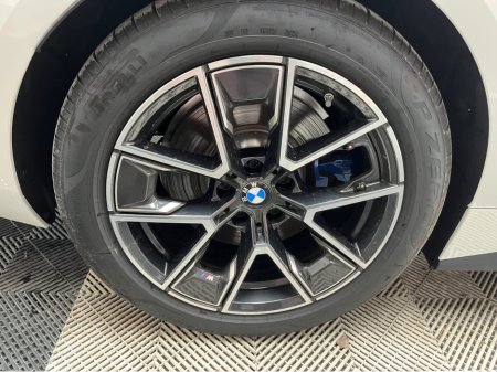 2025 BMW i4 - thumbnail 9