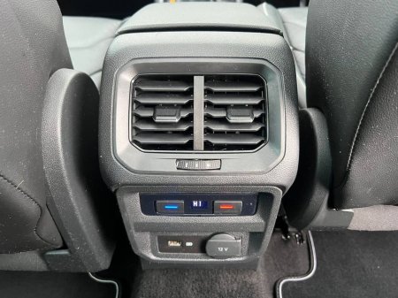 2020 Volkswagen Tiguan R-LINE 2.0 TDI // OPENING PAN ROOF // 19" R-LINE ALLOYS // HEATED R-LINE LEATHER SEATS // 360 PARKING SENSORS €28,900 thumbnail