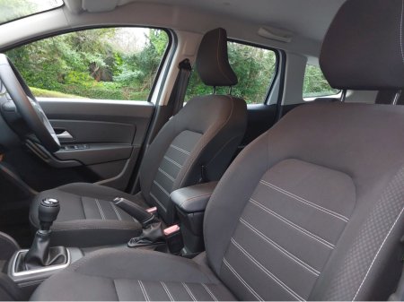 2023 Dacia Duster EXPRESSION BLUE DCI 115 4X2 NB €18,995 thumbnail