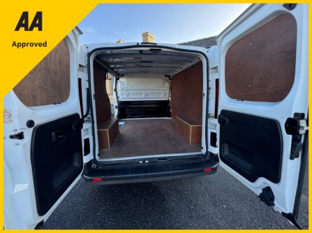 2019 Renault Trafic SPORT NAV  ENERGY 1.6DCI(NO VAT) *1 YEAR UNLIMITED MILEAGE WARRANTY* €13,900 thumbnail