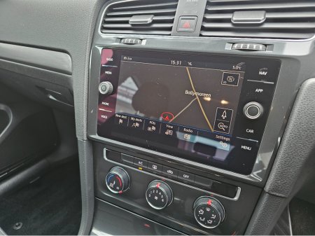 2017 Volkswagen Golf 2.0 TDI SE NAV BLUEMOTION 150PS 5DR €15,950 thumbnail