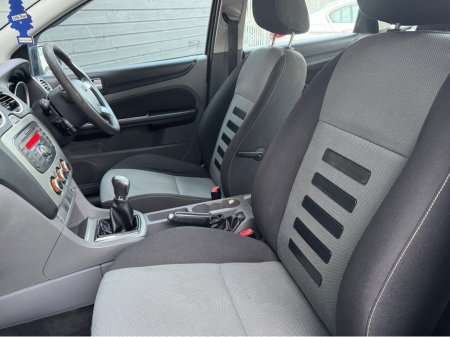 2010 Ford Focus - thumbnail 13