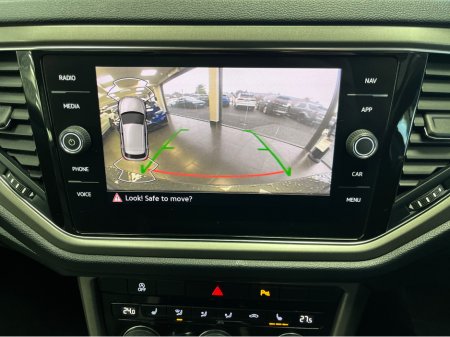 2022 Volkswagen T-Roc DESIGN SPORT 1.0 TSI 110HP €19,900 thumbnail