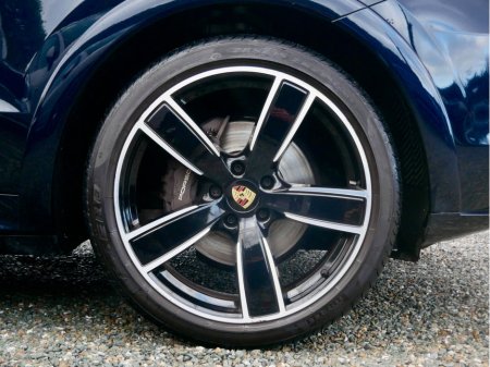 2023 Porsche Cayenne 3.0 V6 E-Hybrid 4WD Auto €87,950 thumbnail