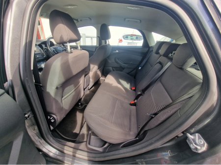 2015 Ford Focus - thumbnail 31