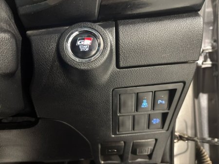 2023 Toyota Hilux 2.8 GR SPORT 4DR A AUTO €41,420 thumbnail