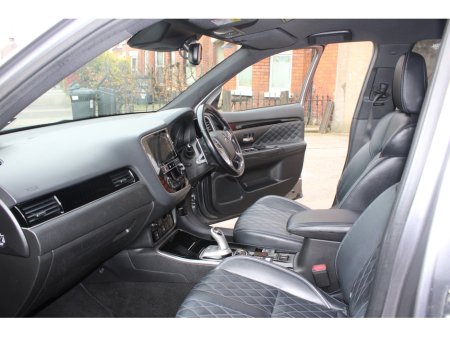 2019 Mitsubishi Outlander - thumbnail 10