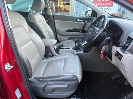 2017 Kia Sportage 1.7 PLATINUM €12,995 thumbnail