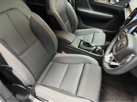 2022 Volvo XC40 - thumbnail 11