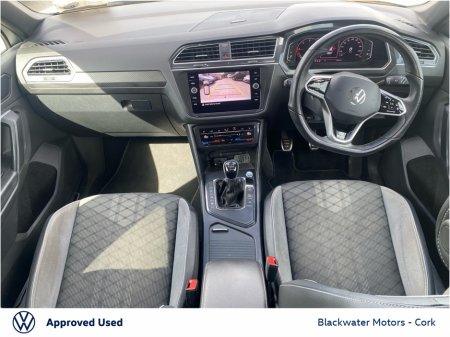 2023 Volkswagen Tiguan - thumbnail 2