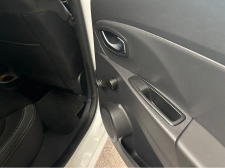 2019 Renault Clio - thumbnail 3