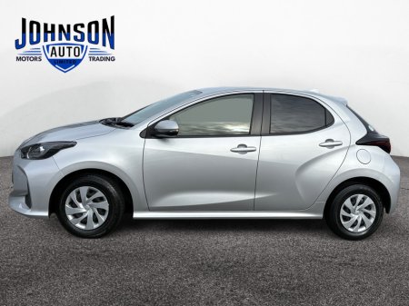 2020 Toyota Yaris - thumbnail 2