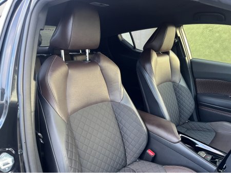 2019 Toyota C-HR SOL HYBRID AUTOMATIC 1.8 PETROL //HALF LEATHER HEATED SEATS//ADAPTIVE CRUISE CONTROL//REVERSE CAMERA//KEYLESS ENTRY// €19,950 thumbnail