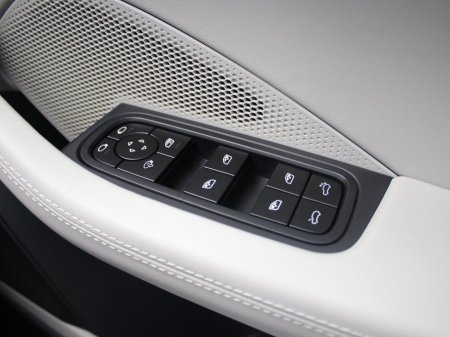 2025 Porsche Macan Electric €82,000 thumbnail