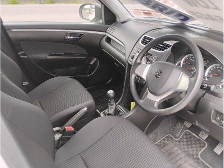 2015 Suzuki Swift - thumbnail 5