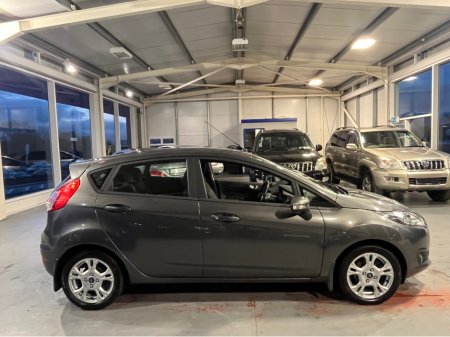 2016 Ford Fiesta MCA ZETEC 1.5 75PS M5 4DR 5DR €8,950 thumbnail