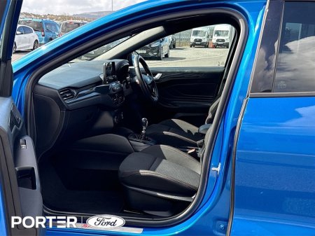 2020 Ford Focus - thumbnail 4