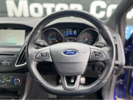 2017 Ford Focus - thumbnail 10