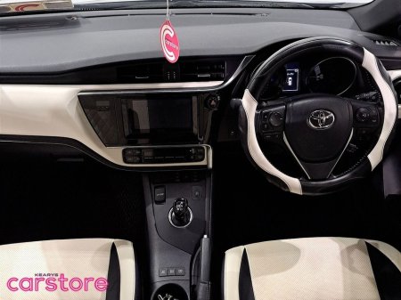 2017 Toyota Auris Hybrid Aura Auto €17,480 thumbnail
