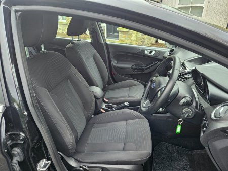2015 Ford Fiesta - thumbnail 12
