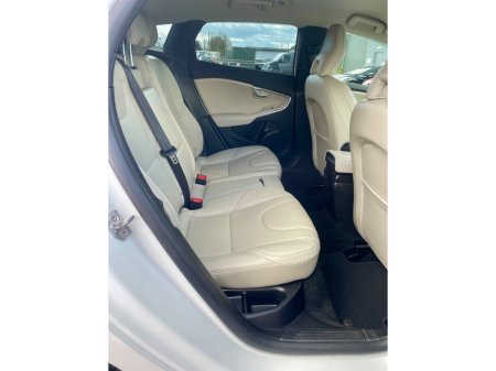 2018 Volvo V40 - thumbnail 17