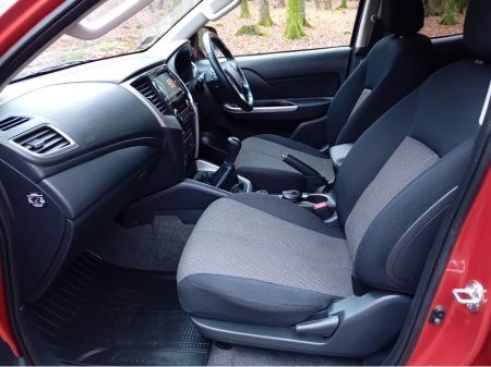 2019 Mitsubishi L200 " INTENSE " 6 SPEED 4DR 2.3 DID  4x4  6 SPEED @ REDDY2DRIVE LTD €25,000 thumbnail