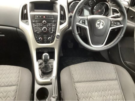2014 Vauxhall Astra - thumbnail 2