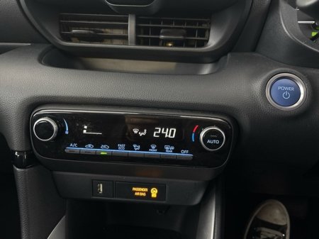 2024 Toyota Yaris - thumbnail 13