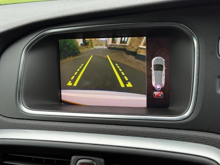 2018 Volvo V40 D2 (120hp) Momentum Edition Geartronic thumbnail