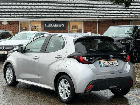 2023 Toyota Yaris 1.5 HYBRID LUNA..rear camera..warranty includedd €16,950 thumbnail