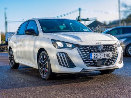 2025 Peugeot 208 - thumbnail 16