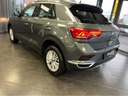 2022 Volkswagen T-Roc DESIGN SPORT 1.0 TSI 110HP €19,900 thumbnail