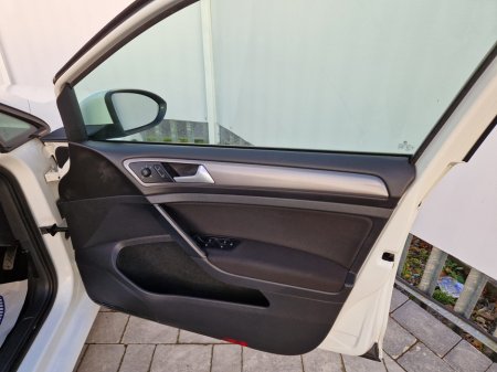 2014 Volkswagen Golf - thumbnail 16