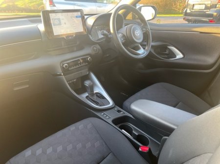 2025 Toyota Yaris - thumbnail 8