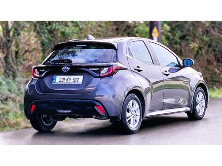 2023 Toyota Yaris 1.5 HYBRID LUNA 4DR AUTO €23,500 thumbnail