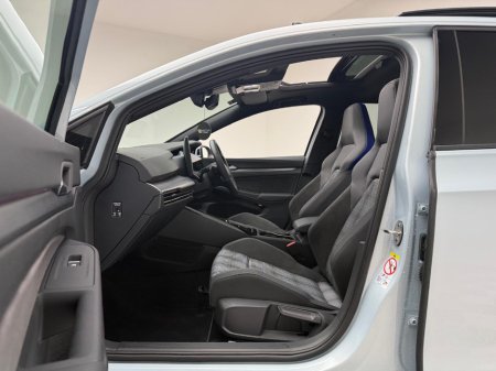 2025 Volkswagen Golf GTE 1.5 PHEV 272HP DSG *PAN ROOF* €47,990 thumbnail