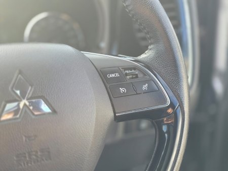 2019 Mitsubishi Outlander OUTL 4WD MT BLACK LINE 4DR €25,950 thumbnail